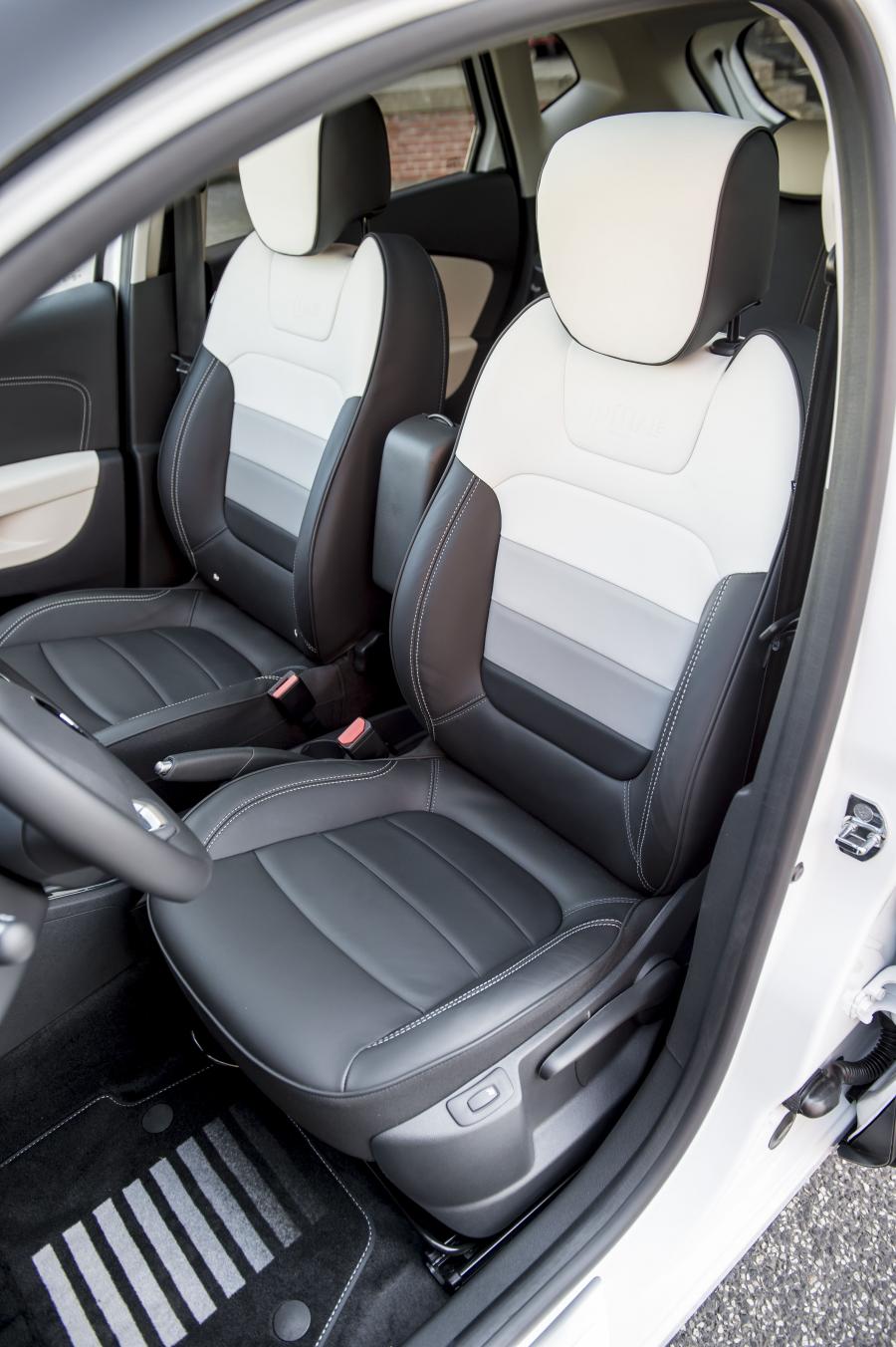 Интерьер Renault Captur 2017 года  (WW) (фото 131 из 149)
